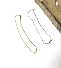 Load image into Gallery viewer, Short Bow Necklace
