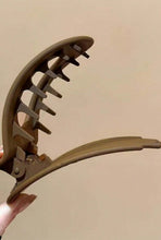 Load image into Gallery viewer, Jumbo Flat Oval Hair Claw

