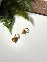 Load image into Gallery viewer, Pleated Heart Huggies

