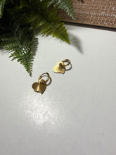 Load image into Gallery viewer, Pleated Heart Huggies
