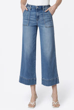 Load image into Gallery viewer, Fiorella Crop Wide Jeans
