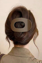 Load image into Gallery viewer, Jumbo Flat Oval Hair Claw

