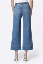 Load image into Gallery viewer, Fiorella Crop Wide Jeans

