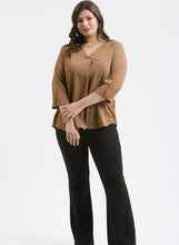 Load image into Gallery viewer, V-Neck 3/4 Tab Sleeve Top
