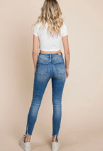 Load image into Gallery viewer, HR Sharkbite Skinny Jeans

