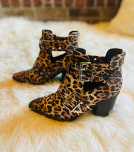 Load image into Gallery viewer, Leo Buckle Slingback
