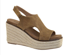 Load image into Gallery viewer, Freddie Sandal
