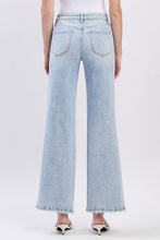 Load image into Gallery viewer, Slick Distressed Wide Jeans
