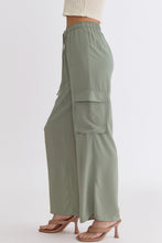 Load image into Gallery viewer, Flowy Cargo Pants
