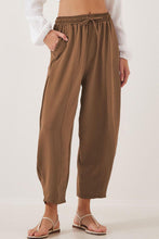 Load image into Gallery viewer, HW Cropped Barrel Pants
