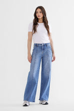 Load image into Gallery viewer, Front Seam Wide Leg Jeans
